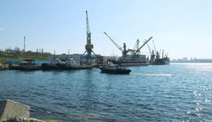 В&nbsp;порту Черноморска горит азербайджанское судно, перевозившее военные грузы