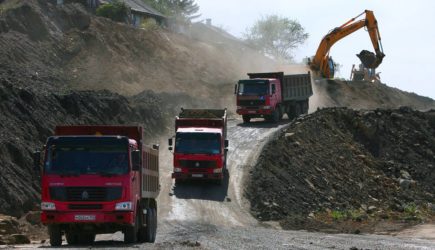 На острове Русский забурлит жизнь