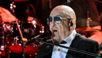 Известный артист отрекся от США и получил российский паспорт