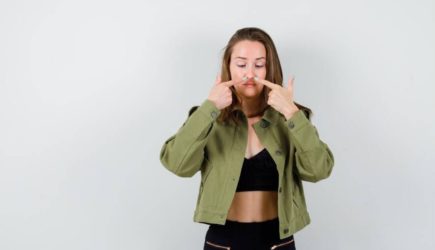 Опасные заблуждения: какие «народные» методы лечения насморка могут навредить