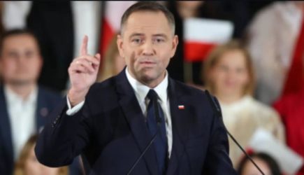 С главой Польши произошел странный случай в храме