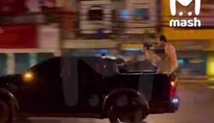 Российский блогер занялся сексом в кузове движущегося пикапа в Таиланде и попал на видео