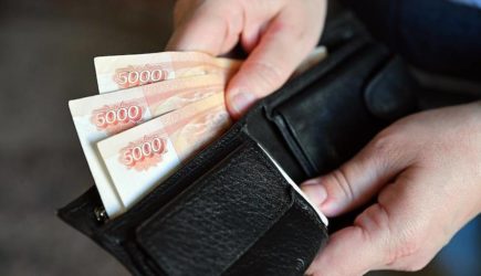 Россиян предупредили об опасности привычки жить в долг