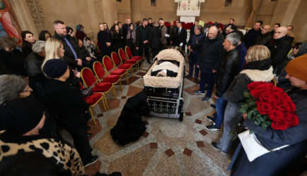 Симоньян у гроба в церкви попала на фото