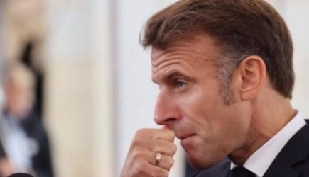 Правые и левые объединились против Макрона