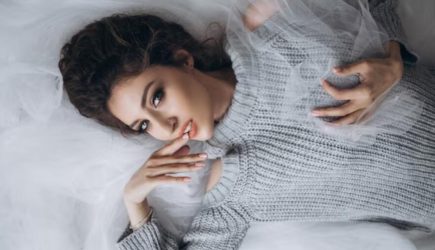 К чему снится женщина и что несет для сновидца такой сон?