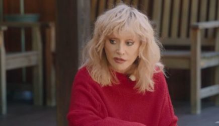 На коммуналку и прислугу: стала известна сумма пенсии Пугачевой