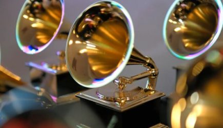 На русском: песня народной артистки РФ прошла отбор на получение премии «Грэмми»