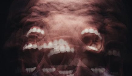 Почему люди с шизофренией слышат голоса