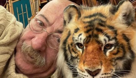 Розенбаум устроил скандал с угрозами после неудобного вопроса журналиста