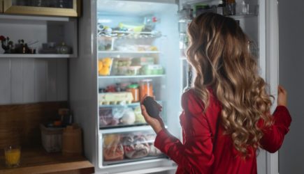 Уберите это из холодильника: 5 «обычных» продуктов, которые оказались токсичнее, чем вы думали