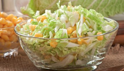 Врач назвал недооцененный бюджетный салат &ndash; в блюде содержится много витамина С