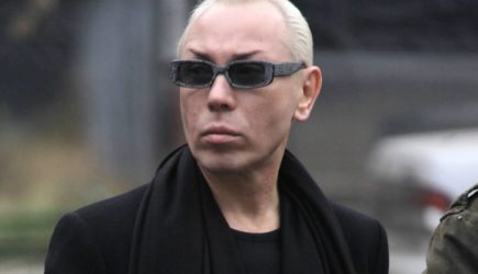 Двойника Пугачевой объявили в розыск