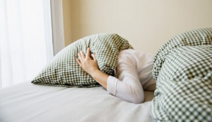 Найдено копеечное средство от бессонницы: оно продается в каждом магазине и работает лучше дорогих таблеток