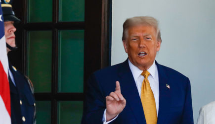 Reuters: план Трампа по Украине может обернуться &laquo;чёрной дырой&raquo; для экономики ЕС