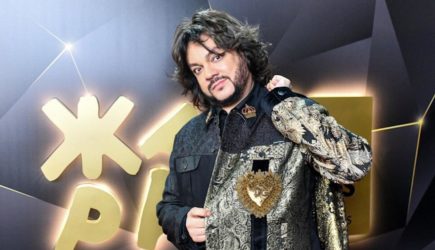 СМИ: сброшенный со сцены охранник потребовал от Киркорова 2,3 млн рублей