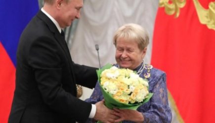 Путин сделал Пахмутову счастливой на 96-летии
