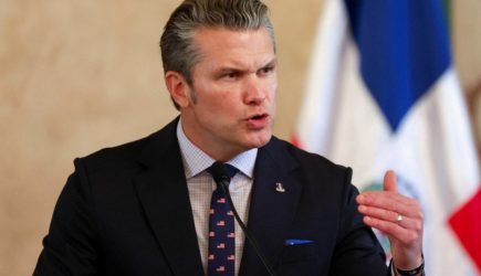 В США назвали Хегсета военным преступником