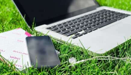 Депутат Ющенко выступил против &laquo;ковровой блокировки&raquo; зарубежных сервисов в России