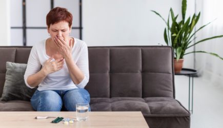 Доктор Мясников назвал неожиданный препарат, вызывающий кашель: вы удивитесь