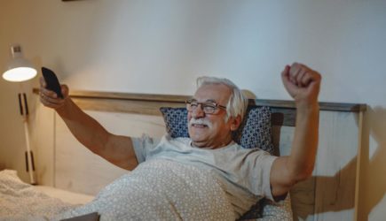 Почему с годами мы просыпаемся раньше: ученые раскрыли причину