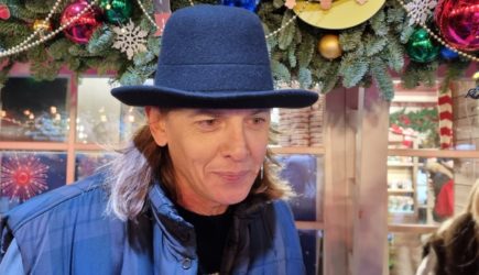 «Трусы за 500, не заморачивайтесь»: стилист Влад Лисовец рассказал, в чем лучше встречать Новый год