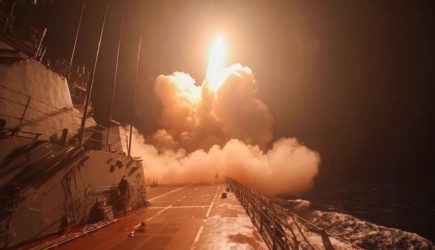 Ни света, ни воды: Одесса горит. Очевидцы показали кадры ударов. Заявление Минобороны — русские ракеты постучали в секретные цели