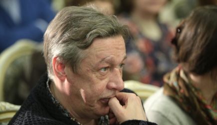 &#171;Не для кассы&#187;: Михалков рассказал, почему вернул Ефремова на сцену