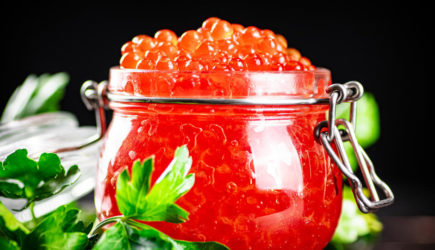 Трампу передали ящик чныррахской красной икры из России