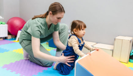 Невролог объяснила, когда аутизм поддается коррекции