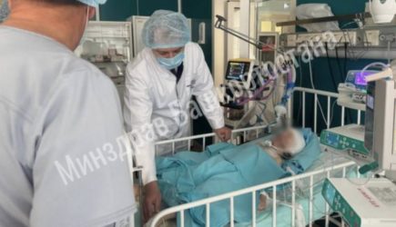 Выброшенная отцом из окна девочка вернулась в Уфу на реабилитацию