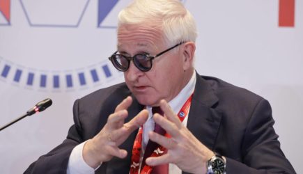 У Путина попросили что-то сделать с рублем