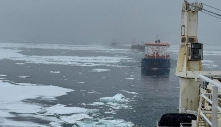 Ледокол впервые достиг самой северной точки канадской Арктики