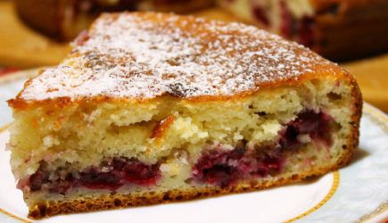 Быстрый пирог на кефире — универсальный для любой начинки