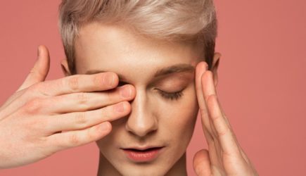 Забудьте про отеки: простая инструкция, как проснуться свежим после бурной ночи