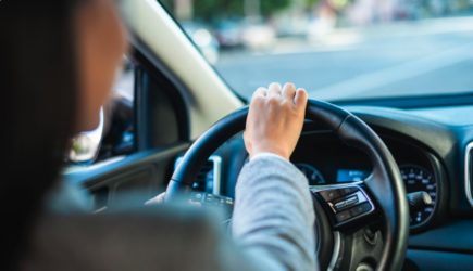 Разговоры за рулем способны нарушать работу глаз – исследование