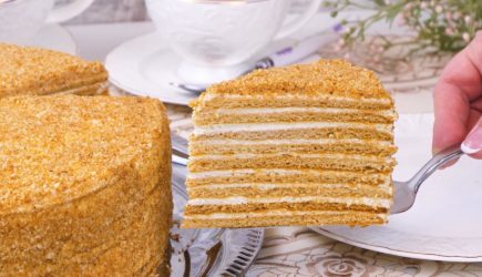 Готово за 12 минут: рецепт вкусного и простого «Медовика» к чаю