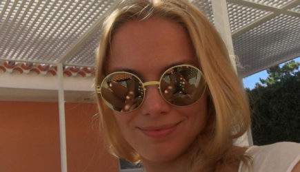 &laquo;Выбрались из Москвы&raquo;: Арнтгольц уехала с мужем в горы