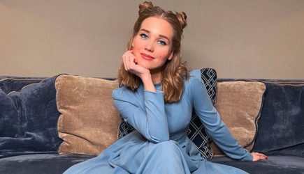 Уехавшая из России Асмус впервые показала лицо таинственного спутника