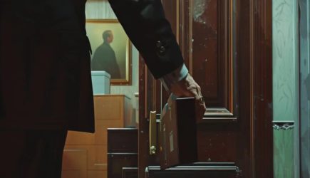 История сельского учителя с зарплатой в 12 тысяч получила новый поворот. Чиновник советовал ему работать больше, но не учёл одного