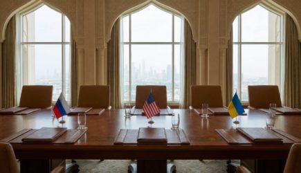 Делегация России покинула отель в ОАЭ перед вторым днём трёхсторонних контактов