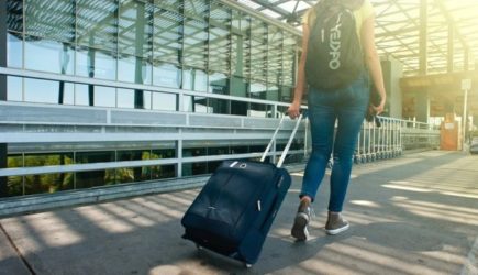 В российских аэропортах предложили запретить продажу алкоголя