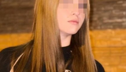 16-летнюю девушку нашли мертвой в закрытом гараже, рядом лежали парни
