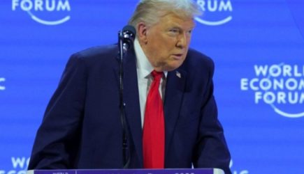 Стоять по стойке &laquo;смирно&raquo;: лавина по имени Трамп накрыла ЕС в Давосе