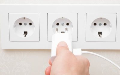 Вытащите это из розетки: счет за свет будет в 2 раза меньше