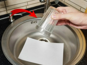 Всегда кладу в раковину стакан и лист бумаги — эффект удивит любого