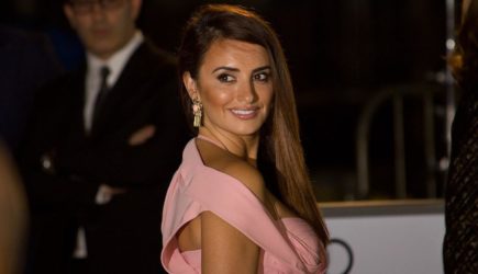 Пенелопа Крус показала свои великолепные ноги в новом образе: фото