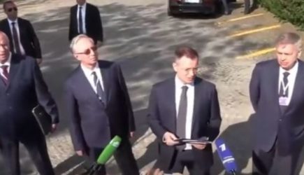 Переговоры — пустая болтовня, но из-за них в России растет число жертв — военкоры