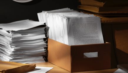 Часть так и осталась засекреченной: кого из российских звезд нашли в тайных списках Эпштейна