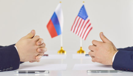 Азаров: Россия и США должны взять Украину под внешнее управление